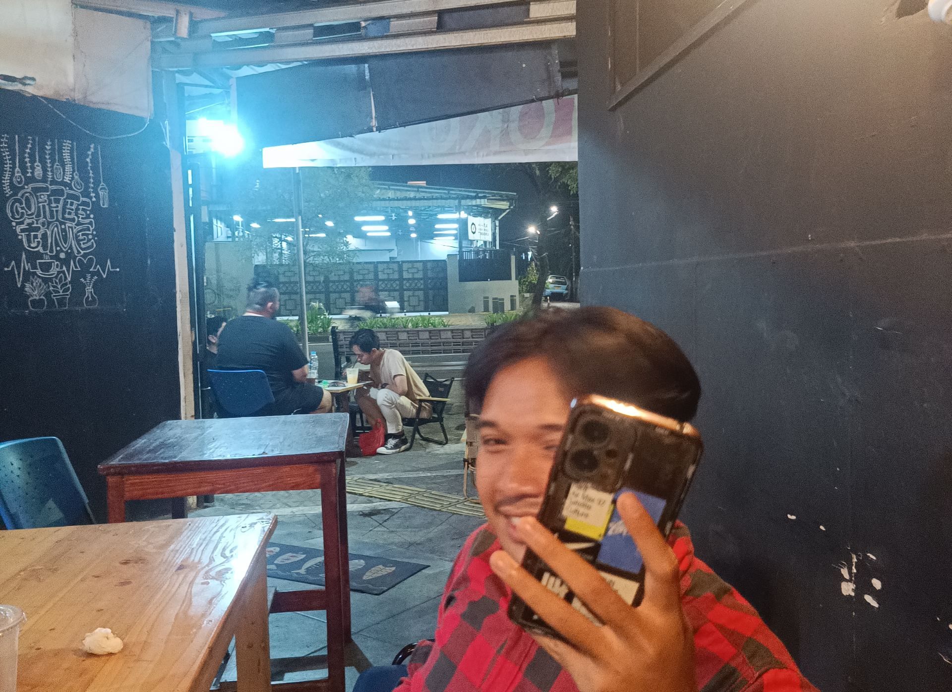 Foto terbaru yang diupload tamu